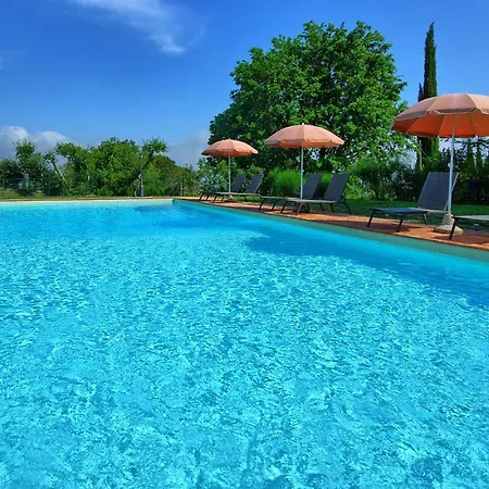 Giulia Villa San Gimignano