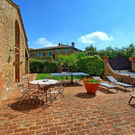 Giulia Villa San Gimignano